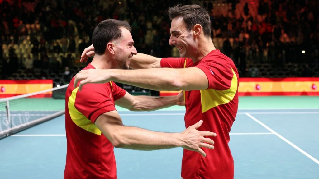 Granollers, MartÃnez send Spain to Davis Cup final Granollers, MartÃnez send Spain to Davis Cup final