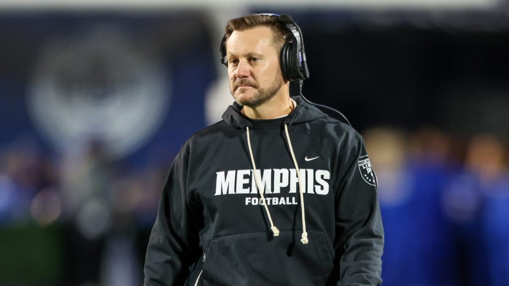 Arkansas fans protest hiring of new HC Ryan Silverfield