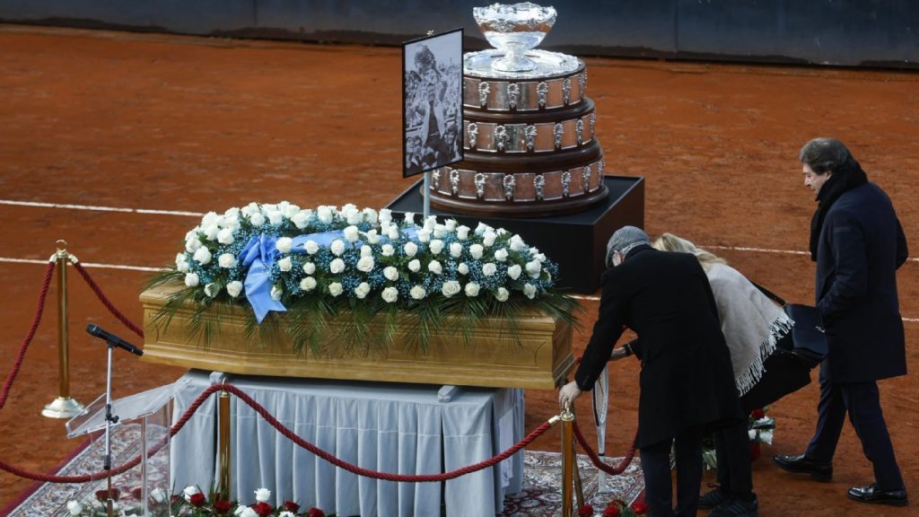 Hundreds gather to mourn tennis star Pietrangeli