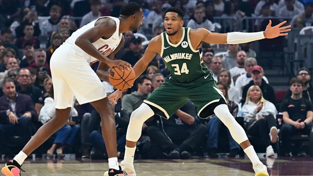 Giannis Antetokounmpo sidelined by calf strain: How much time he'll miss and the fantasy impact