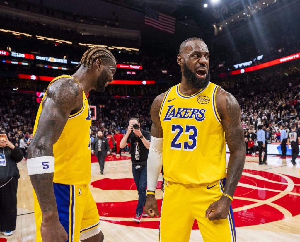After 1,297 games, LeBron James' 10-point scoring streak ends with Lakers' buzzer-beater