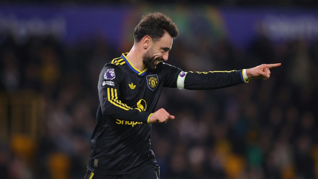 Bruno Fernandes joins Mo Salah in elite five-man club with rare feat as Manchester United enter top six