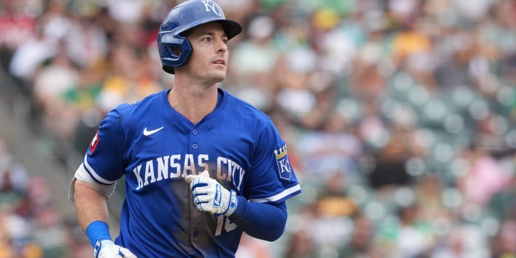 Braves sign OF Yastrzemski to 2-year,  million deal