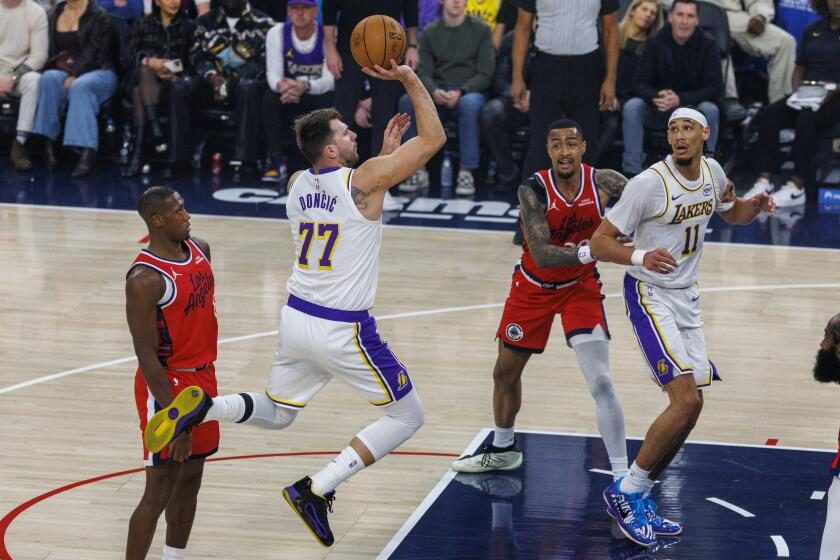Lakers lose Luka Doncic to injury, then fall to Clippers despite LeBron James' 36 points