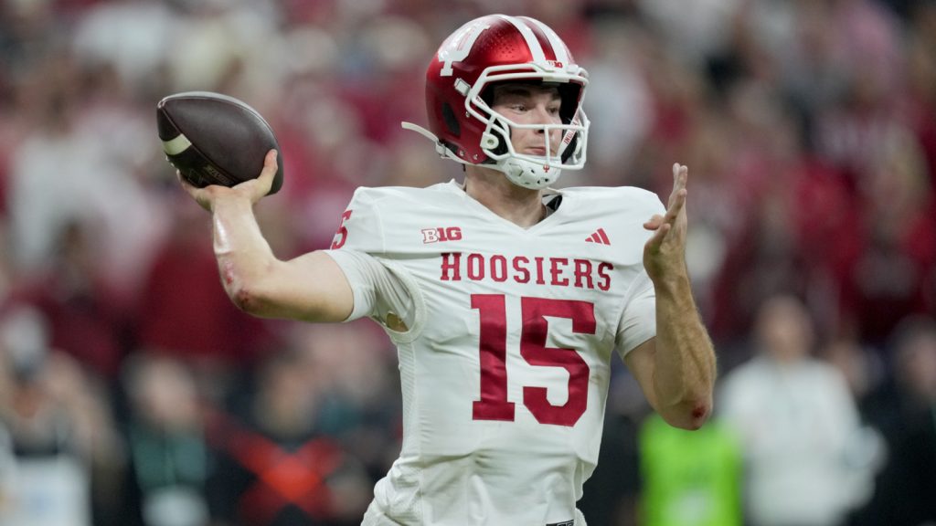 Ranking remaining QBs in CFP: Where do Fernando Mendoza, Dante Moore and others land?