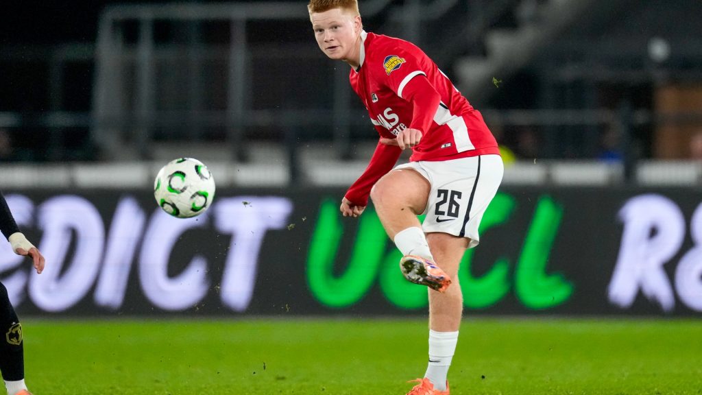 ‘Dutch Pedri’ makes feelings on record transfer clear as two Premier League clubs rival Real Madrid