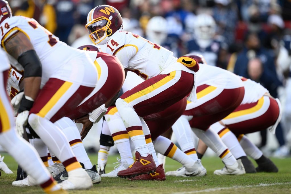 For the finale, Commanders may turn to third-string QB Josh Johnson again For the finale, Commanders may turn to third-string QB Josh Johnson again