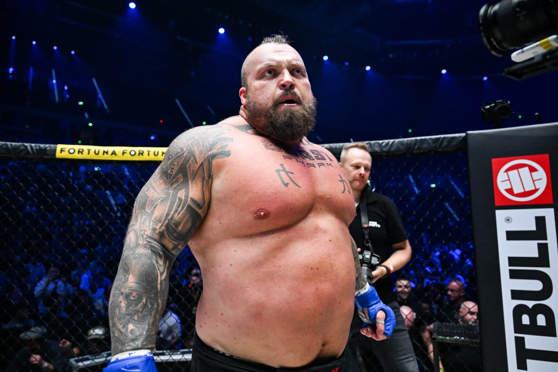 Eddie Hall breaks down possible fight against Dillon Danis Eddie Hall breaks down possible fight against Dillon Danis