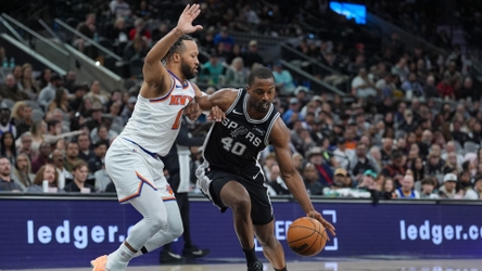 Mike Brown critical of Knicks' defense in loss to Spurs: 'Our physicality is not good'