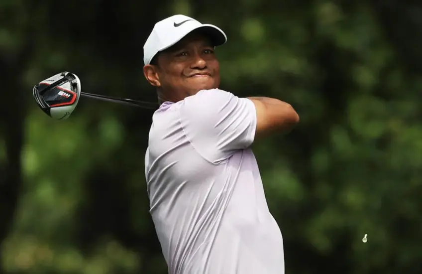 Tiger Woods' 10 best shots of his career Tiger Woods' 10 best shots of his career