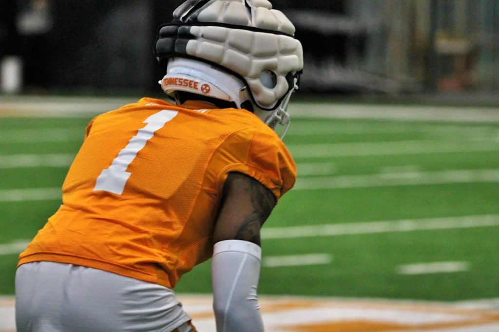 Former Tennessee cornerback transfers to 2026 SEC opponent