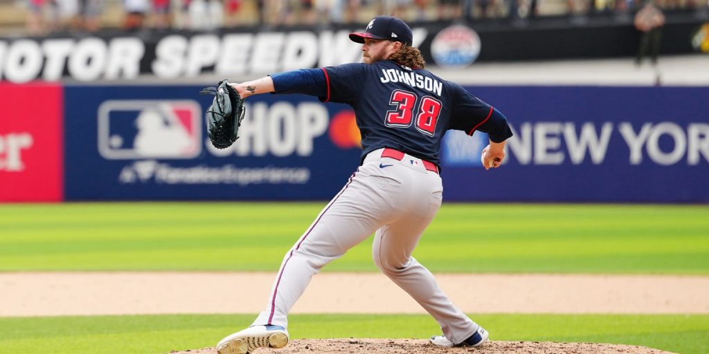Reds add veteran reliever Johnson to bullpen (sources)