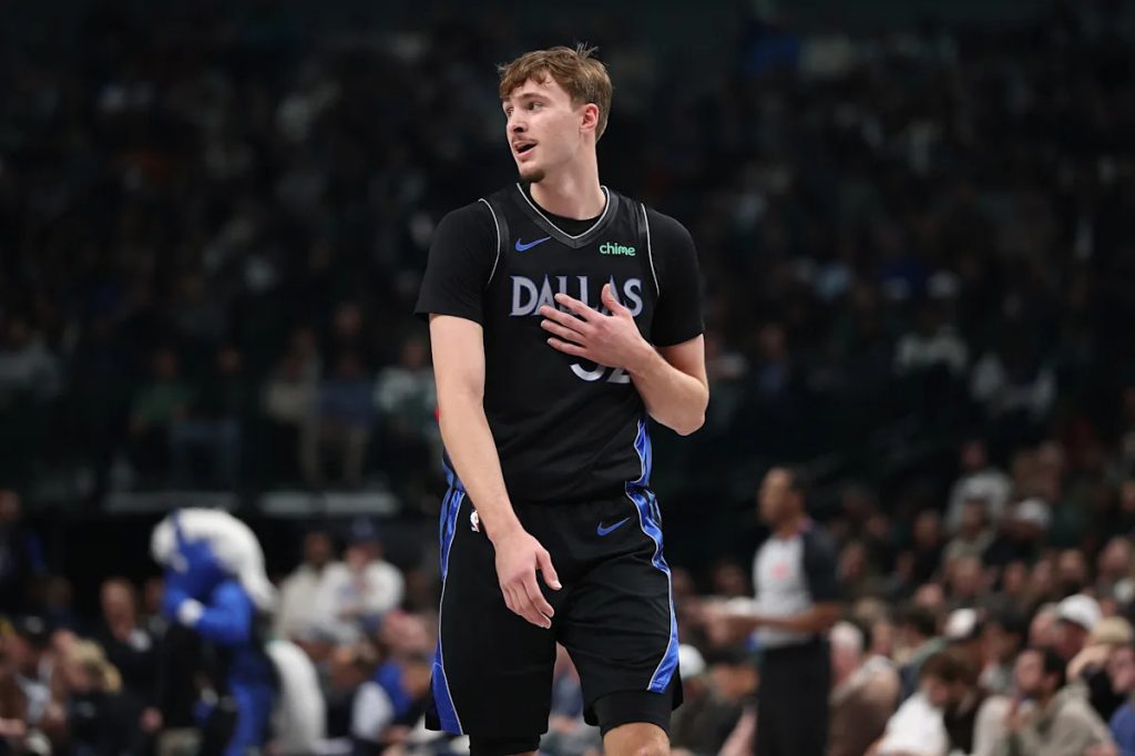 Cooper Flagg leaves Mavericks' loss to Nuggets with sprained ankle