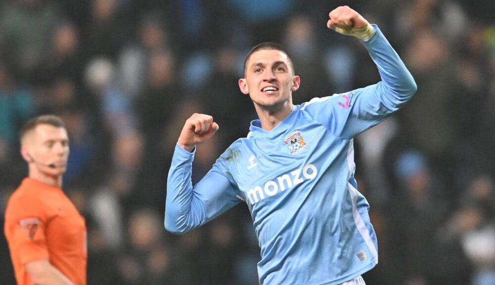 £8m star tops West Ham four-man shortlist as Nuno looks to reinforce key position – report £8m star tops West Ham four-man shortlist as Nuno looks to reinforce key position – report