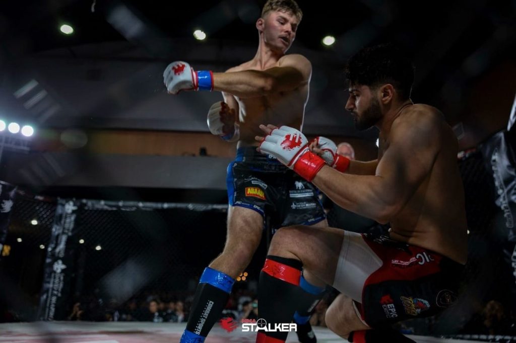 Experience the Power: Hendrickson's 9-Second Knockout Over Siraj Khatib Experience the Power: Hendrickson's 9-Second Knockout Over Siraj Khatib