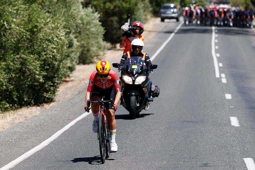 'If the race was a kilometre shorter that would have been better' – After nearly 100km solo Alessia Vigilia caught in sight of line at Women's Tour Down Under