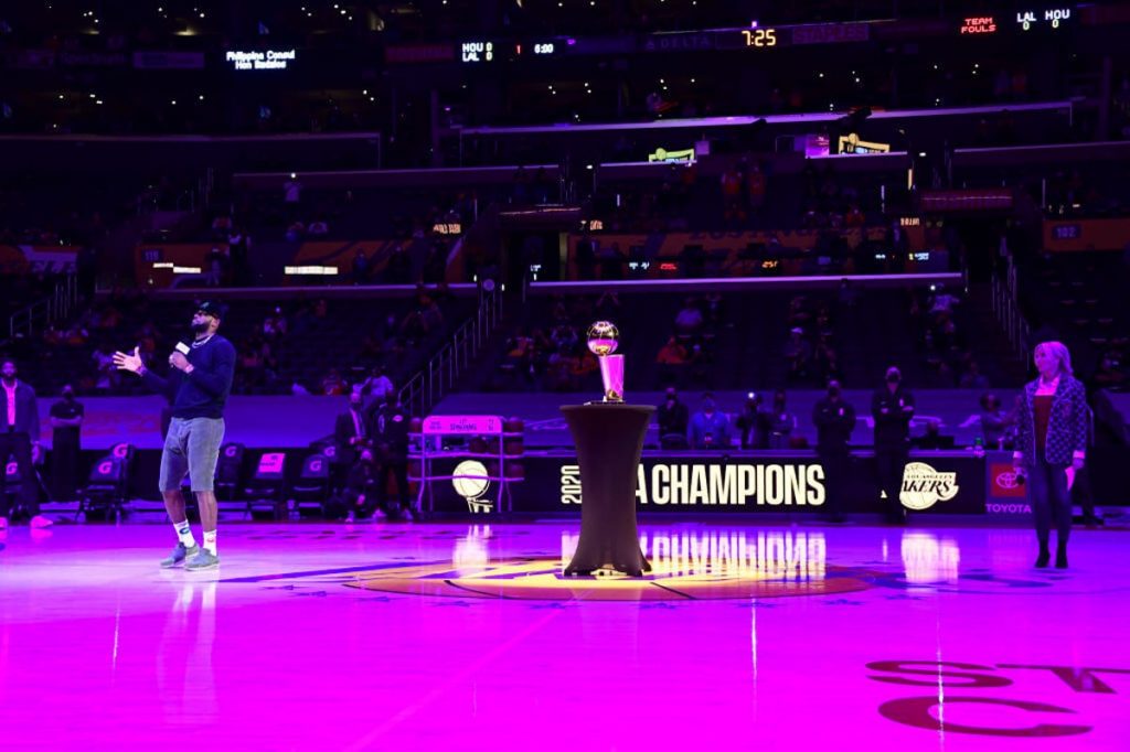 Lakers' Jeanie Buss laments LeBron James being 'pulled into my family drama'