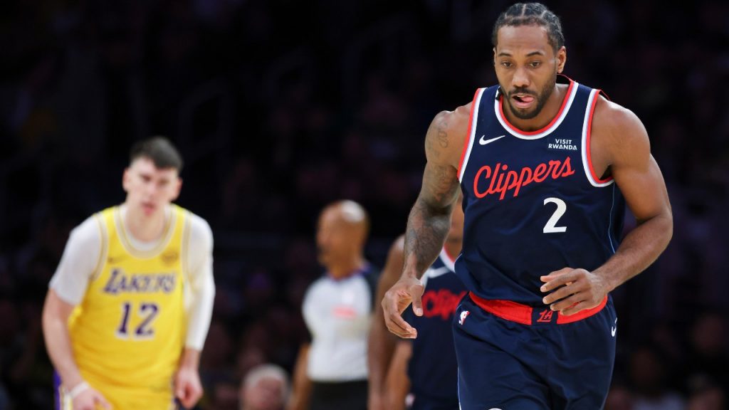 Clippers’ Leonard exits with ankle injury in loss to Lakers, Doncic