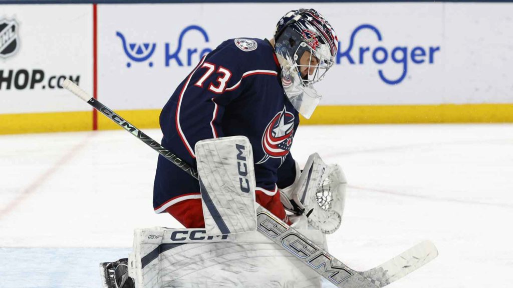 Watch WWE legend Mark Henry’s shocked reaction after firing Blue Jackets’ canon