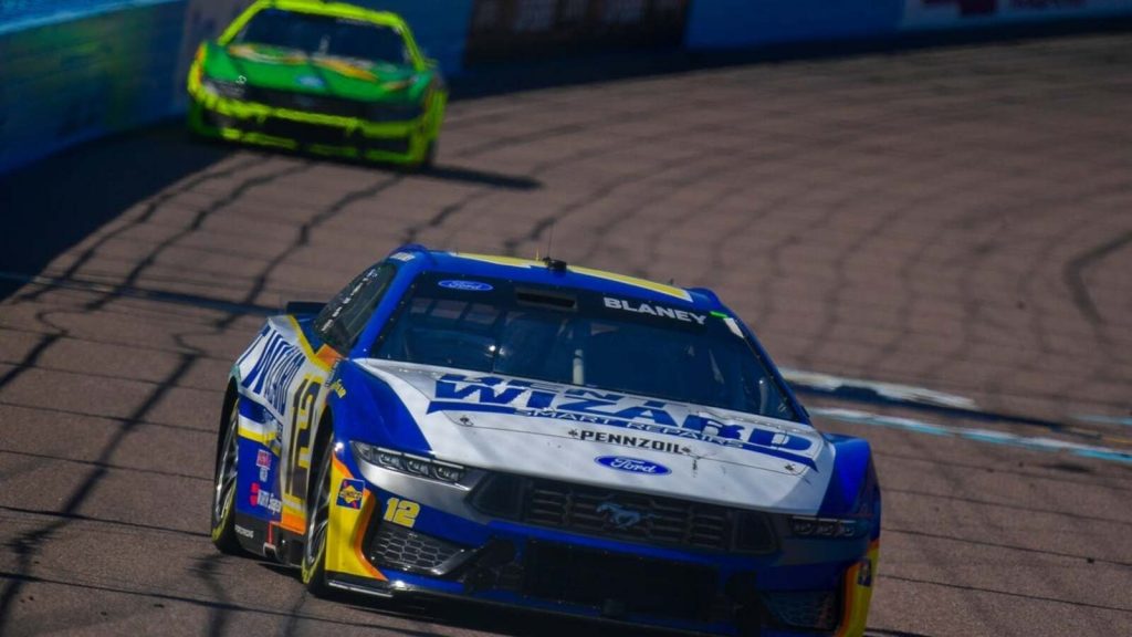 Ryan Blaney holds on in Phoenix, ends Tyler Reddick's winning streak Ryan Blaney holds on in Phoenix, ends Tyler Reddick's winning streak