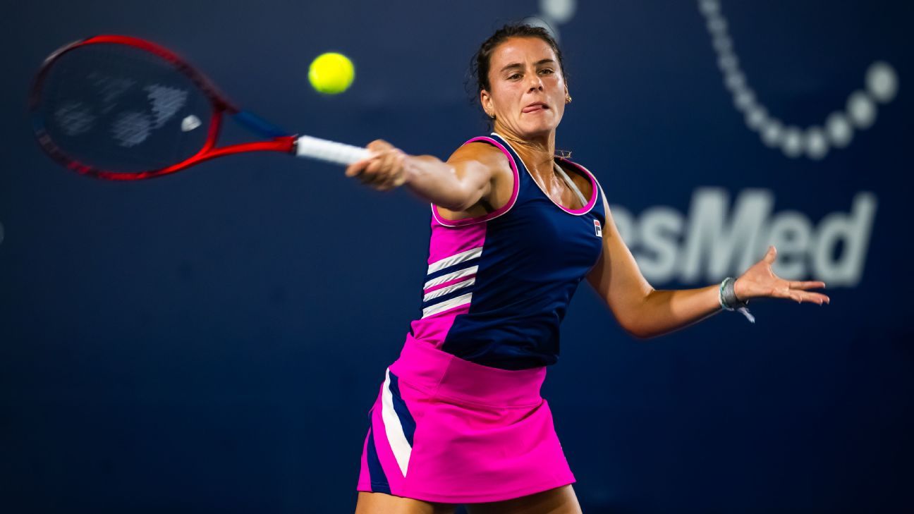 Navarro sinks Siniakova to reach San Diego QFs