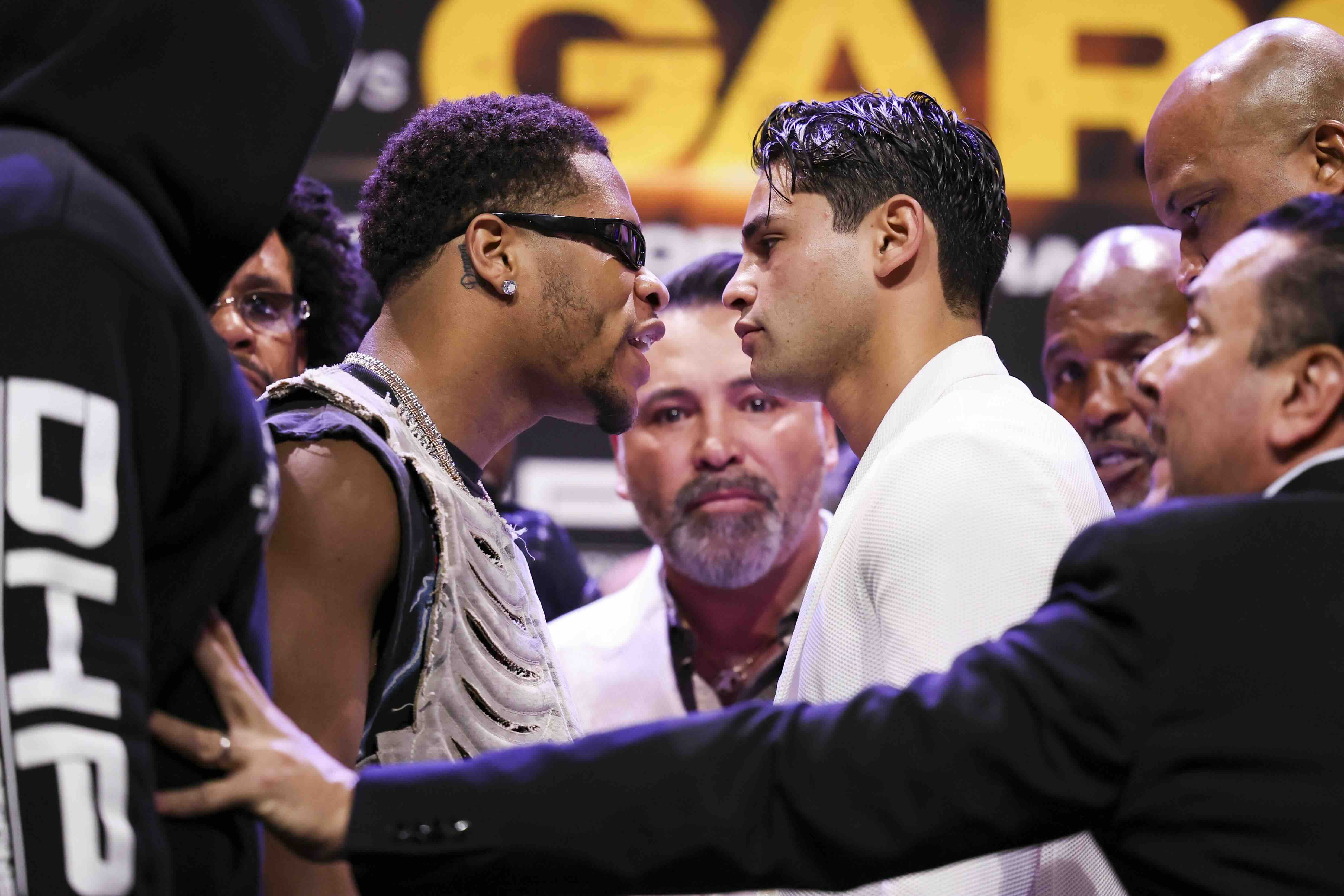 De La Hoya, Hopkins Foresee Garcia PPV Surpassing Canelo Again