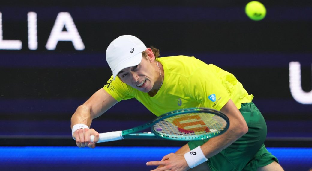 De Minaur battles past Tsitsipas for spot in Mexican Open semifinals