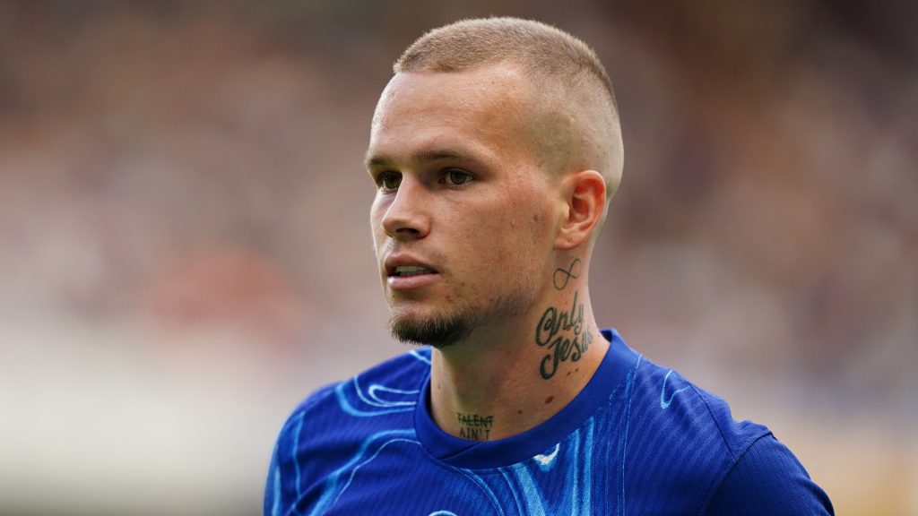 Mykhailo Mudryk looks unrecognisable as banned Chelsea star trains at historic non-league club
