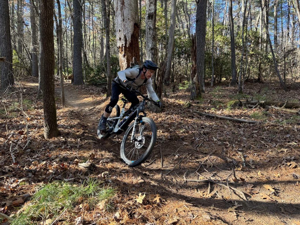Ari Nebo Peak e-MTB Review: Light Weight eMTB Covers All the Bases (&Velocio Ultrapack Insulated Hoo Damp Ridesof Ground) Recon Backpack Review: Solid Options for Cold & Damp Rides