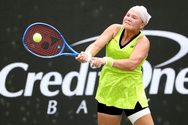 Shnaider Blitzes Fernandez To Reach Charleston Quarters