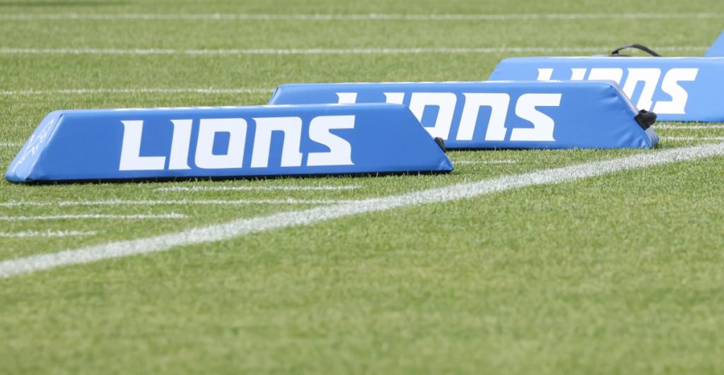Notes: Michigan native stands outside Lions’ practice facility asking for a tryout