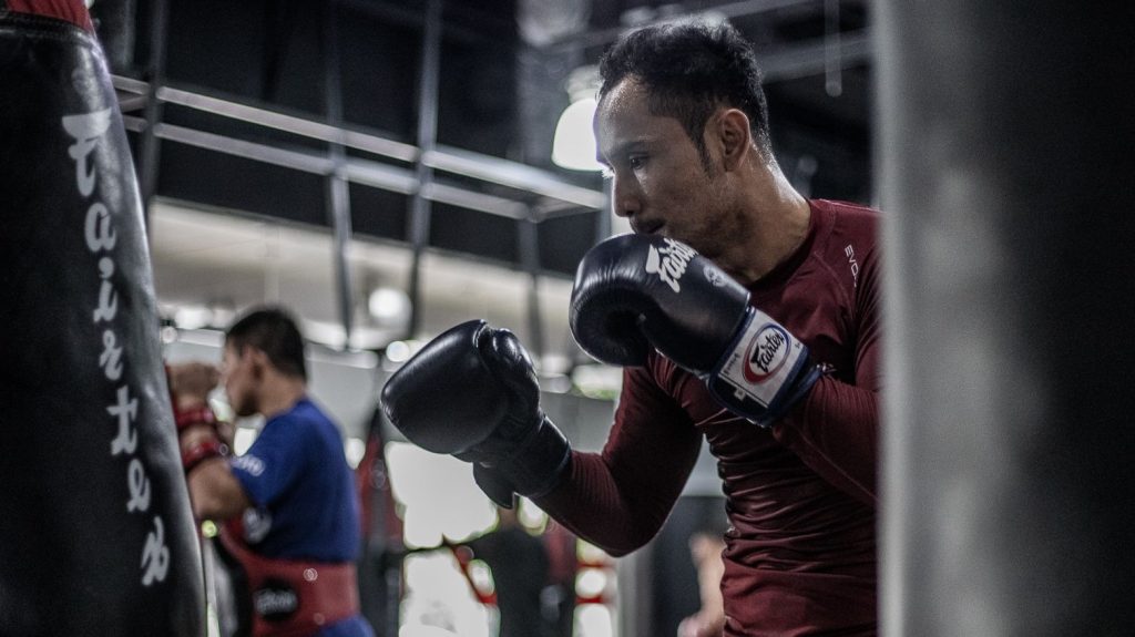 What Is The Southpaw Stance? The Ultimate Guide for Boxing, Muay Thai, And MMA