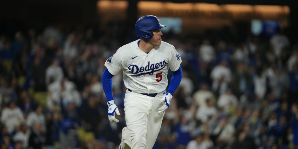 Freeman hits 100th Dodgers homer — against his former club