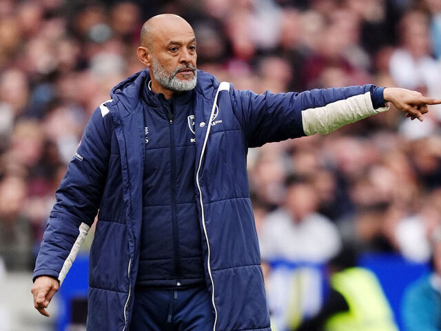 West Ham, Tottenham fighting to avoid last relegation spot