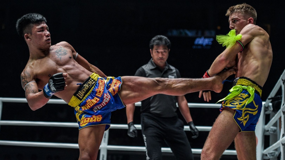 Mastering The Teep: How To Use Muay Thai’s Push Kick To Control Distance Mastering The Teep: How To Use Muay Thai’s Push Kick To Control Distance