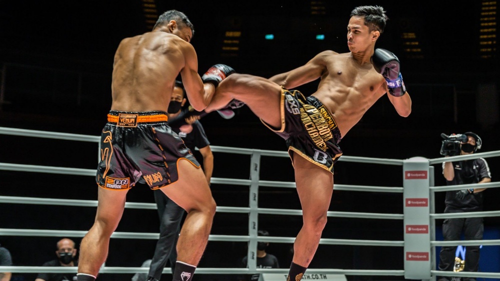 25 Basic Kickboxing & Muay Thai Combinations You Should Master First 25 Basic Kickboxing & Muay Thai Combinations You Should Master First