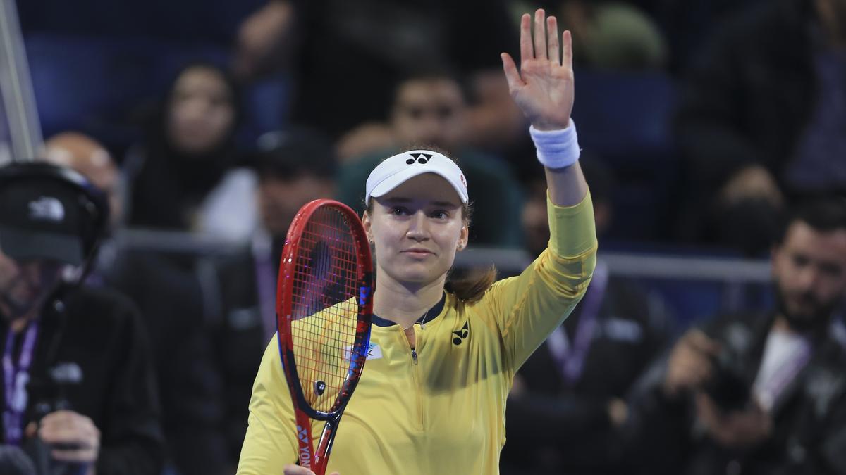Rybakina eases past Fernandez to reach Qatar Open semi-finals