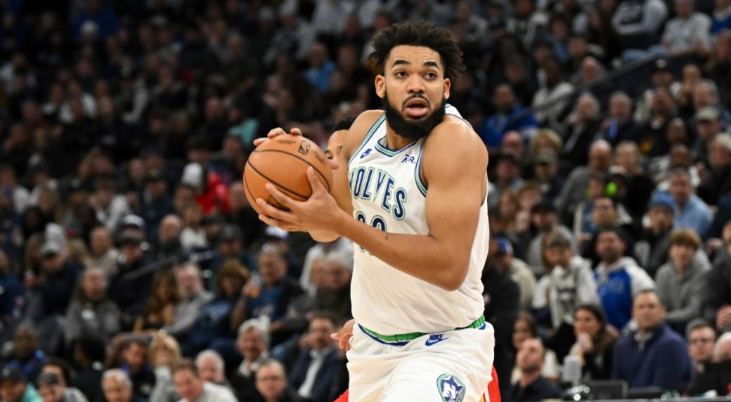 Report: Timberwolves star Towns has torn meniscus in left knee