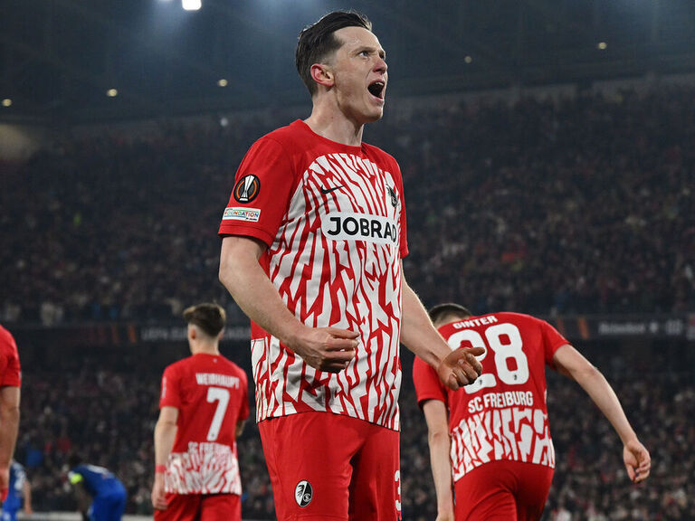 Gregoritsch's late goal gives Freiburg edge over West Ham in UEL last 16
