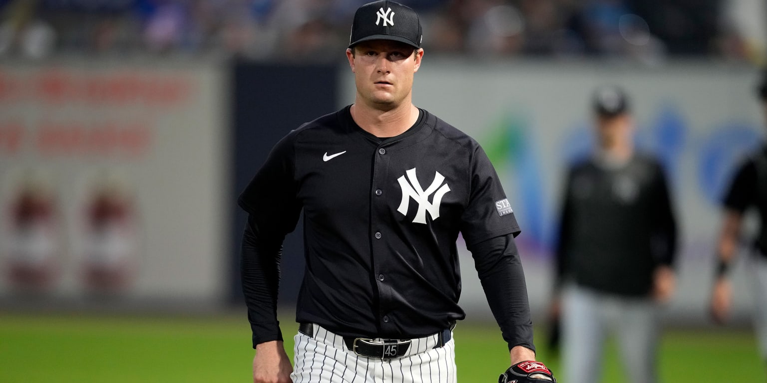 Cole to miss at least a month, visit surgeon in LA (report)