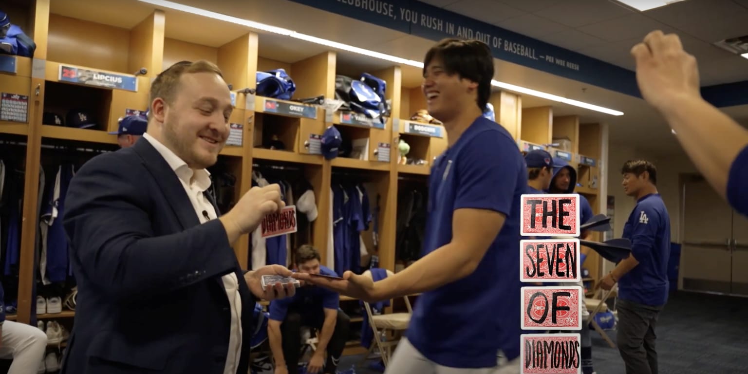 'Wow!' Ohtani blown away by clubhouse card trick