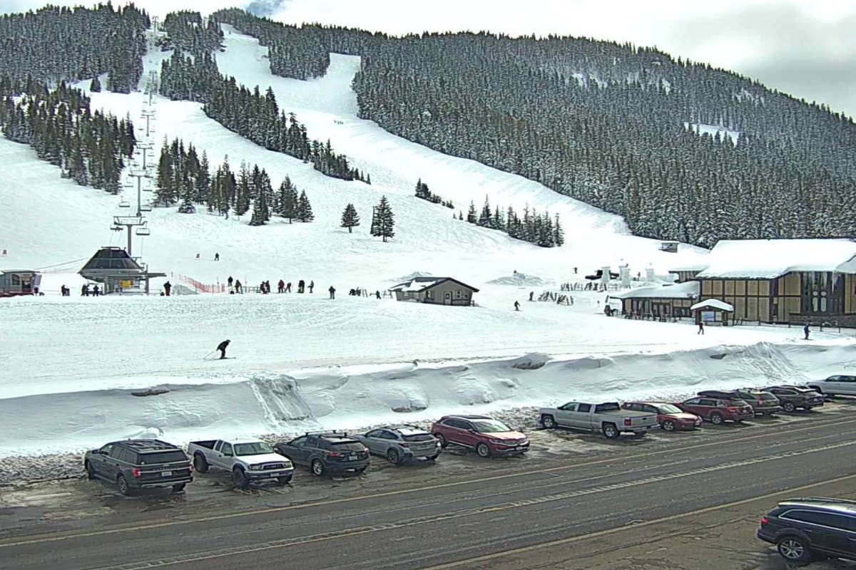 Twelve Inches Of Snow Falls At Washington Ski Area In 24 Hours