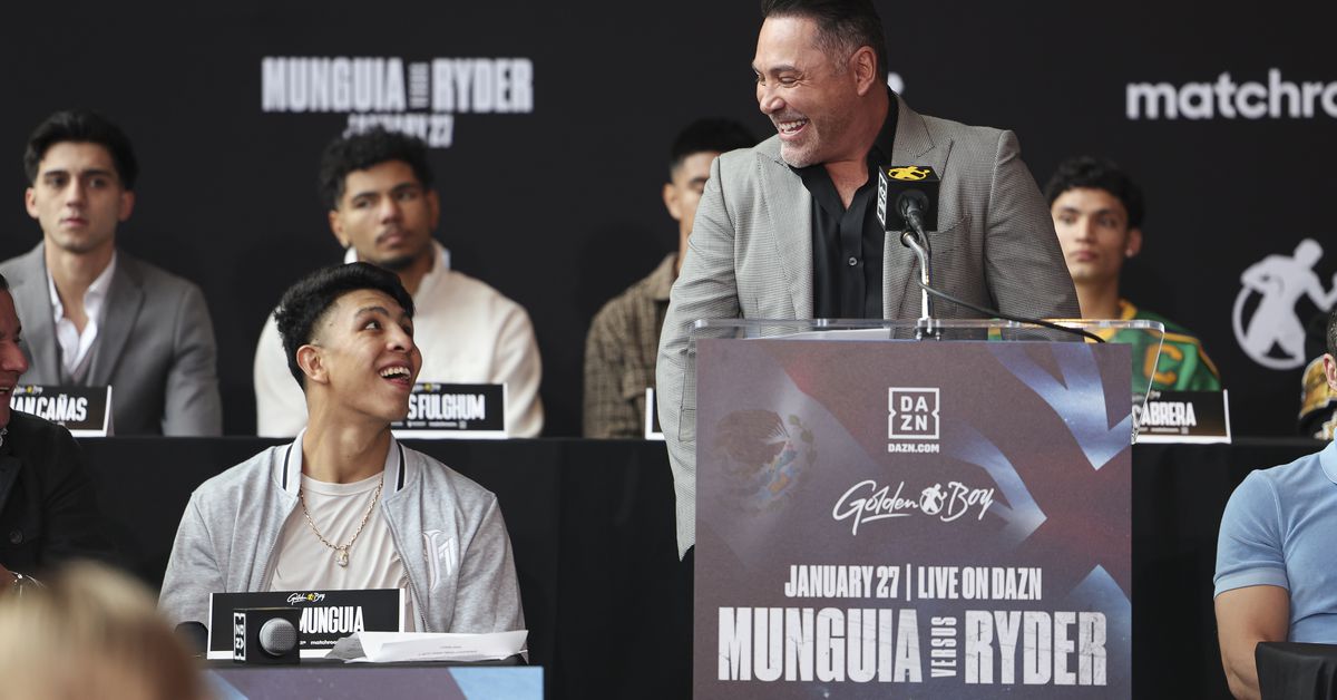 ‘This could be the changing of the guard’: De La Hoya talks Canelo vs Munguia