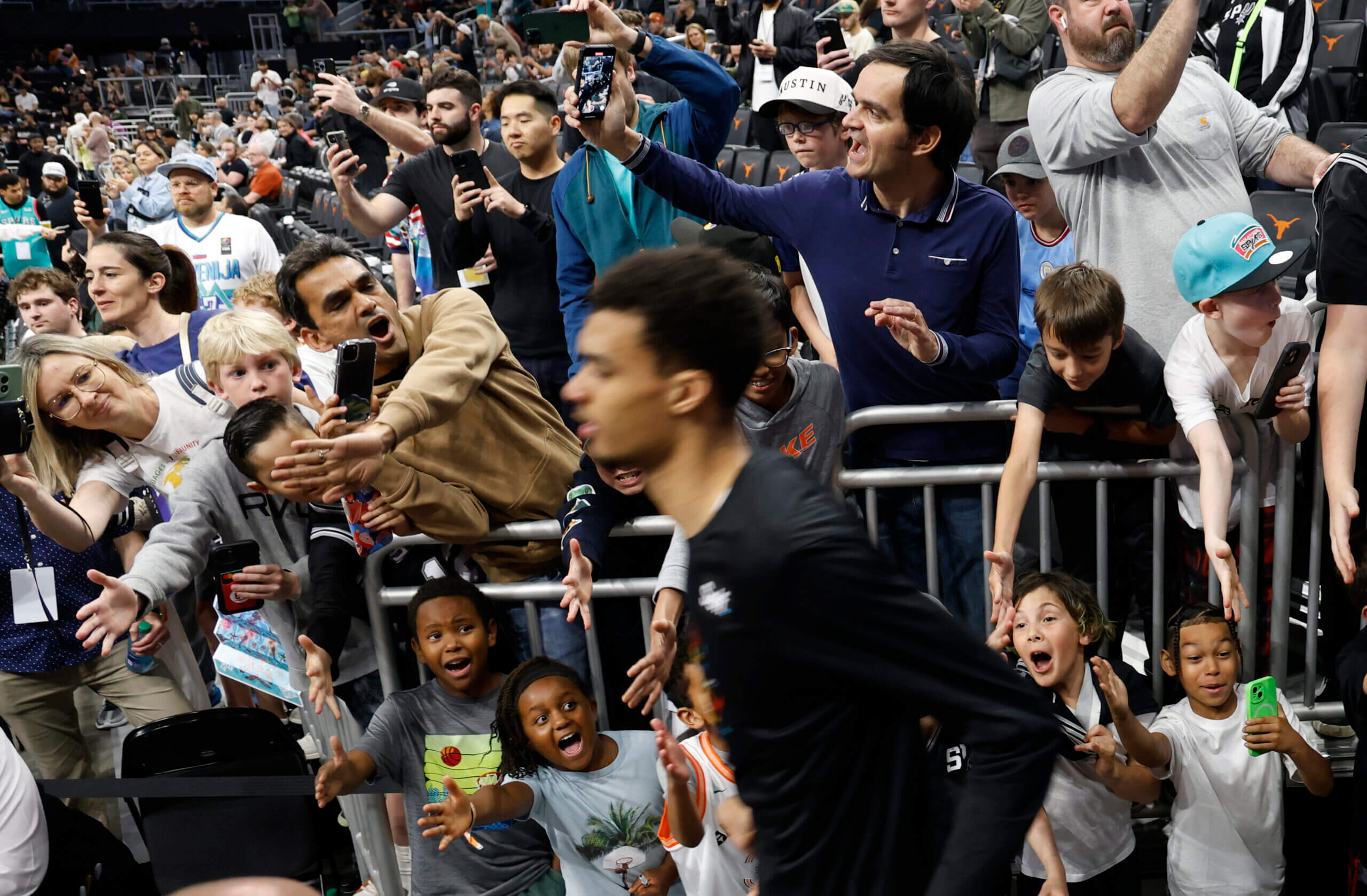 Can the San Antonio Spurs function as a regional team with games in Austin?