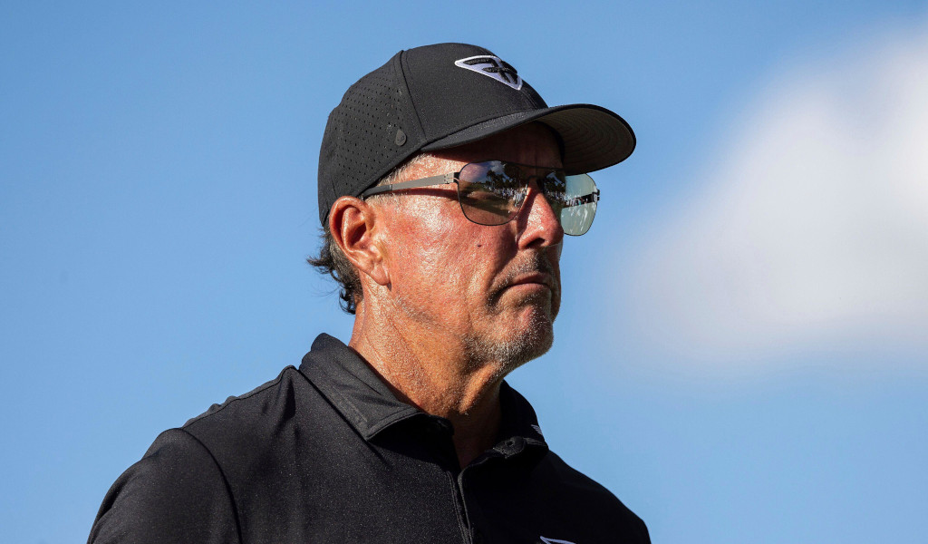 Phil Mickelson calls for patience as peace talks hit new snag