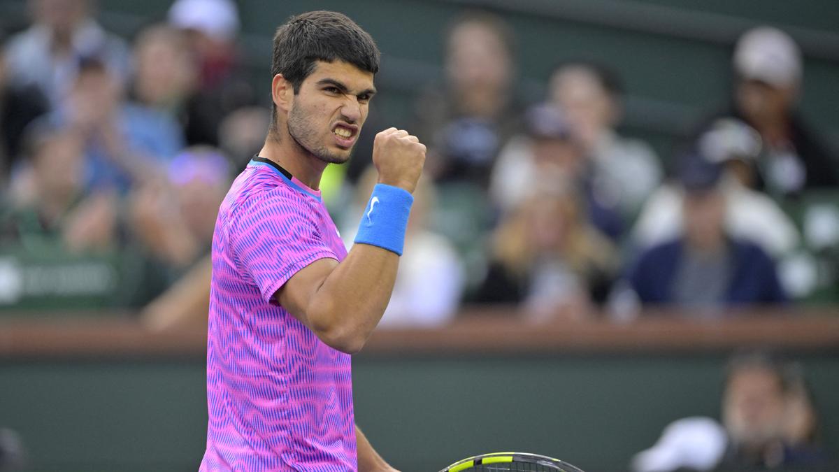 Indian Wells | Alcaraz survives bee swarm to buzz Zverev