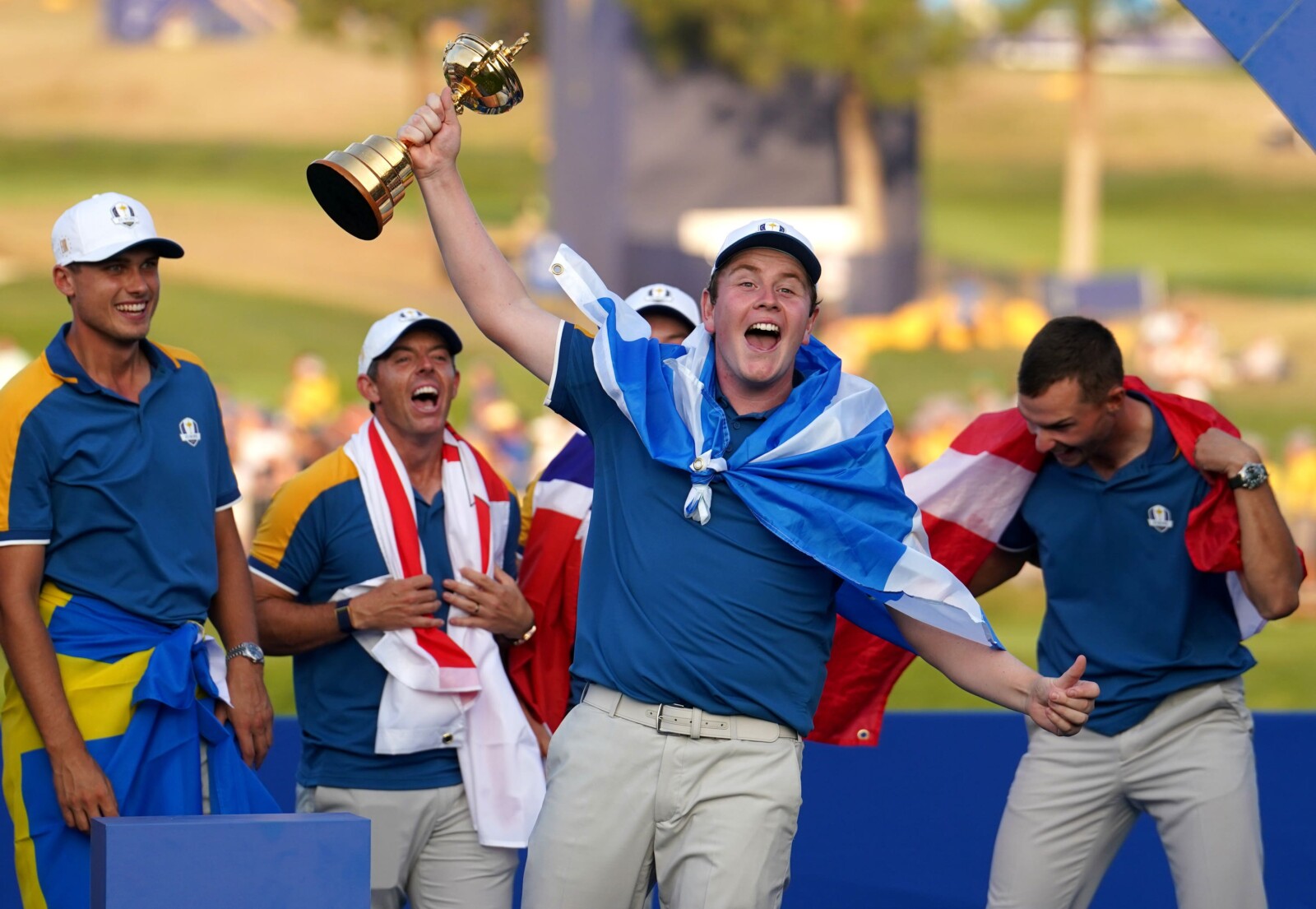 Robert MacIntyre mocks American Ryder Cup team with caddie’s bib in Florida