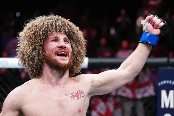 Top UFC Bantamweight Gains U.S. Citizenship