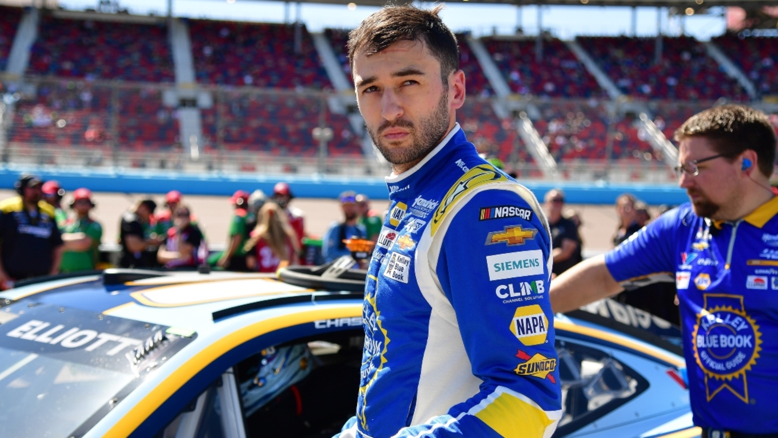 Kevin Harvick, Denny Hamlin hope Chase Elliott opens up to fans more: ‘Drivers have to be accessible’