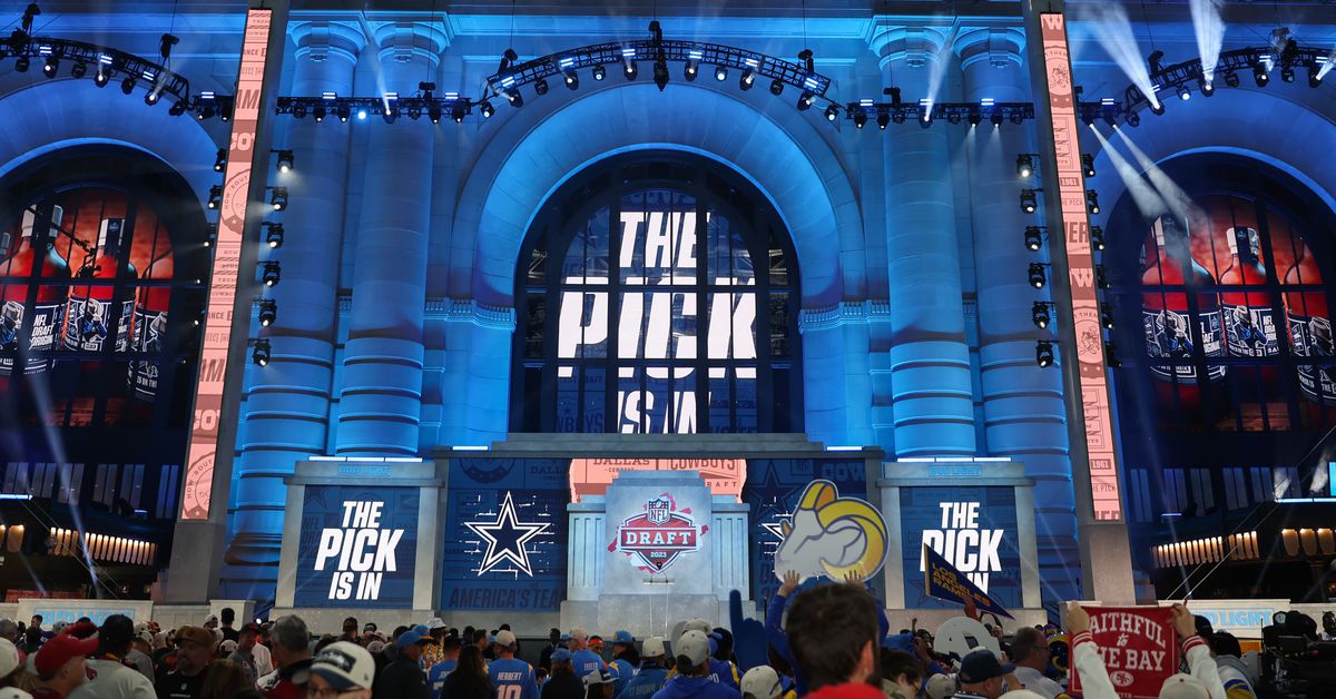 Cowboys draft: 3 hypothetical first-round trade scenarios for Dallas